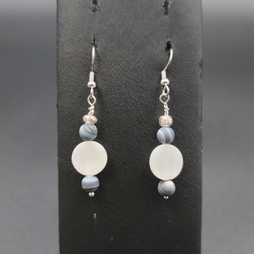 Silver Plated Shell And Agate Accent Dangle Earrings A6950